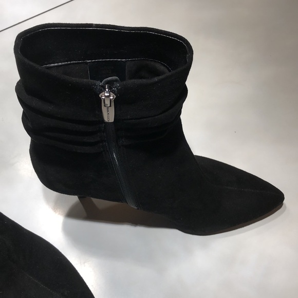 Vince Camuto | Black Suede elegant ankle bootie | 10M - Picture 8 of 10